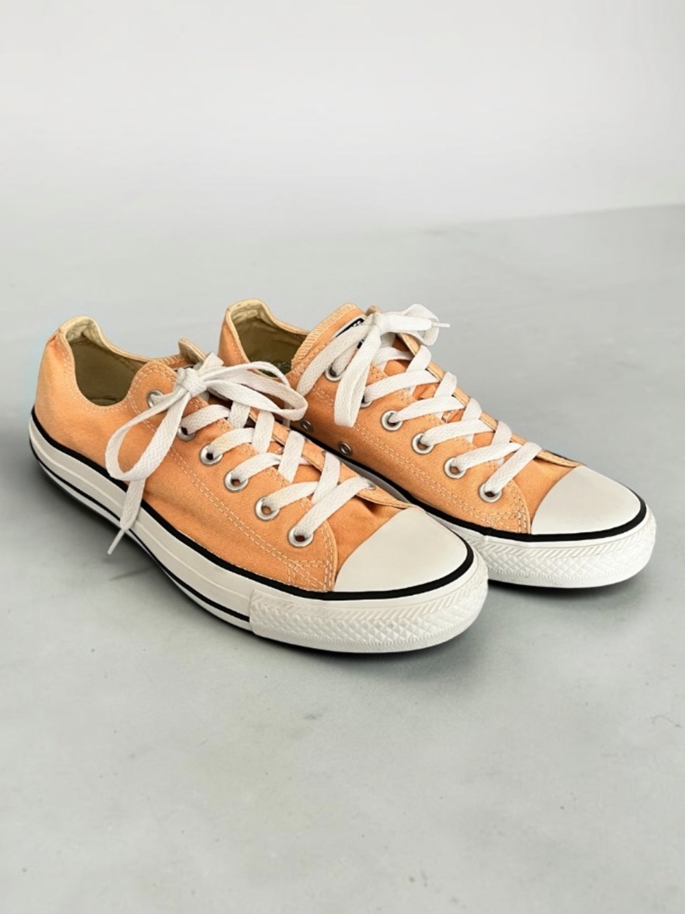 Converse Chuck Taylor All Star Low Top Peach Orange Women’s 8